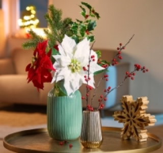 Weihnachtlicher Kunstblumenzweig 3.49 €