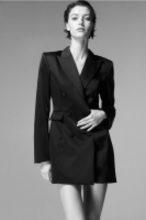 Tailliertes Blazerkleid 49.99 €
