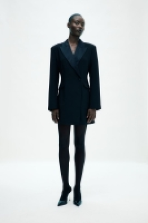HM  Tailliertes Blazerkleid