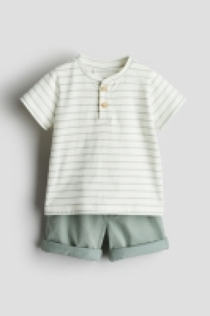 HM  Zweiteiler mit Top und Shorts
