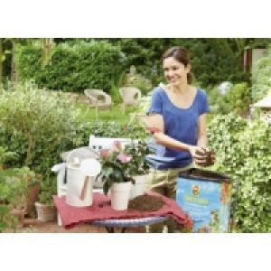 Qualitäts-Blumenerde mit ca. 50% weniger Gewicht 40 l 5.99 €