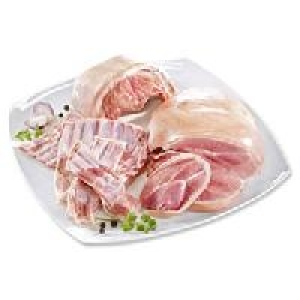 Frischer Spanferkelbauch