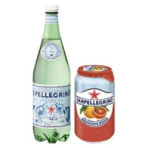 San Pellegrino Mineralwasser oder San Pellegrino Aranciata, Limonata o