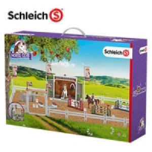 Gro&szlig;es Reitturnier mit Pferden