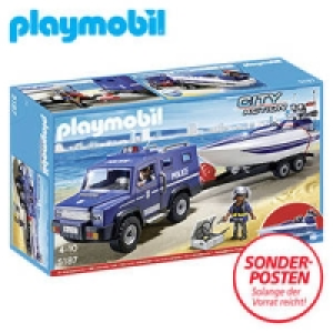 Polizei-Truck mit Speedboot und Unterwassermotor