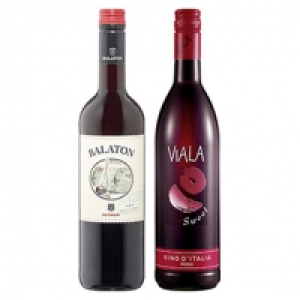 Ungarn Balaton oder Italien Viala Weine versch. Sorten, jede 0,75-l-Fl