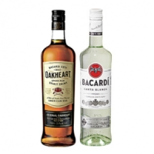 Bacardi Rum Carta Blanca oder Oakheart 37, 5/35 % Vol., jede 0, 7-l-Fl 8.99&nbsp;&euro;