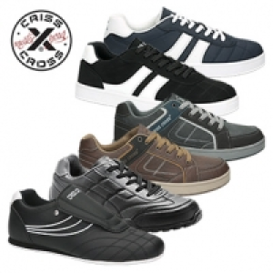 Aktuelle Damen- oder Herren-Sneaker passend zur sportiven Mode 20.00 €