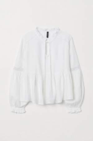  Bluse mit Spitze 14.99 €
