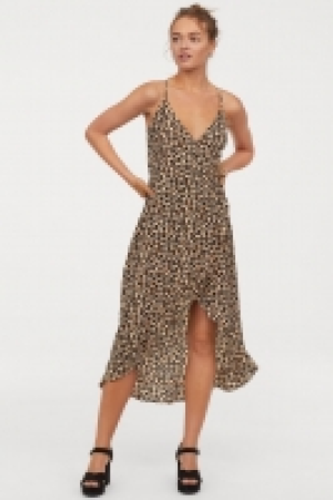  Wickelkleid mit Volant 12.99 €