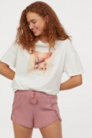  Shorts mit Spitzenborten 9.99 €