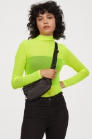  Turtleneck-Shirt aus Mesh 4.99 €