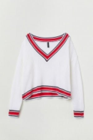  Pullover mit V-Ausschnitt 9.99 €