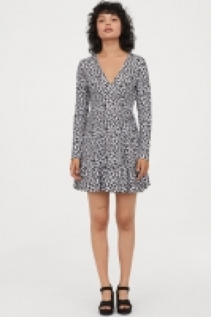 Gemustertes Wickelkleid 10.99 €