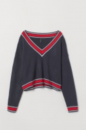  Pullover mit V-Ausschnitt 6.99 €