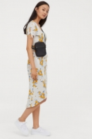  Gemustertes Wickelkleid 12.99 €
