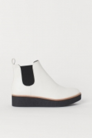  Ankleboots aus Lederimitat 16.99 €