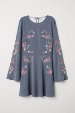  Besticktes Kleid 18.99 €