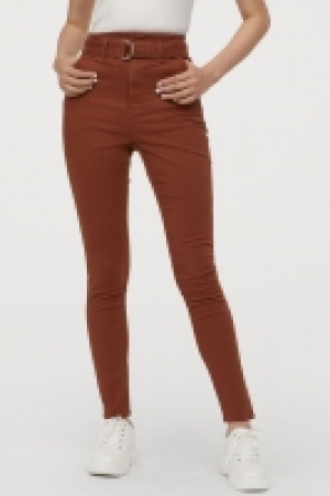  Twillhose mit Gürtel 19.99 €