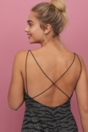  Kleid mit V-Ausschnitt 5.99 €