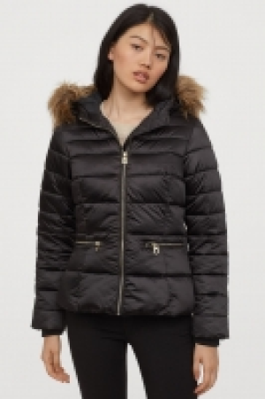  Wattierte Jacke mit Kapuze 14.99 €