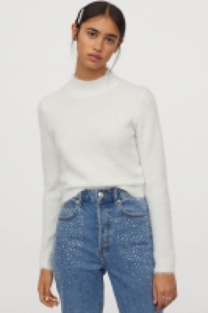  Flauschiger Turtleneck-Pulli 12.99 €