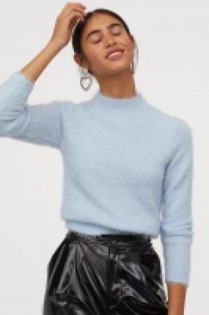  Flauschiger Turtleneck-Pulli 14.99 €