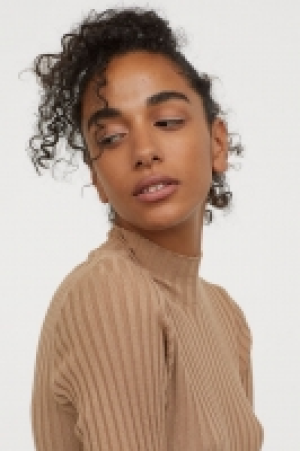 HM   Figurnaher Rollkragenpullover