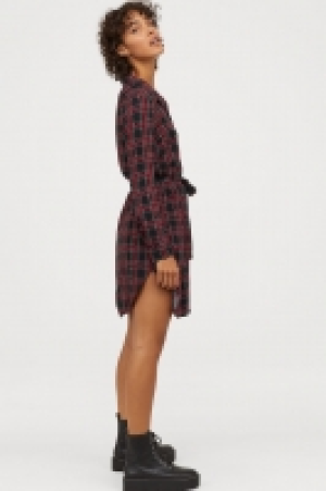  Blusenkleid mit Bindegürtel 17.99 €