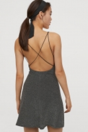  Kleid mit V-Ausschnitt 4.99 €