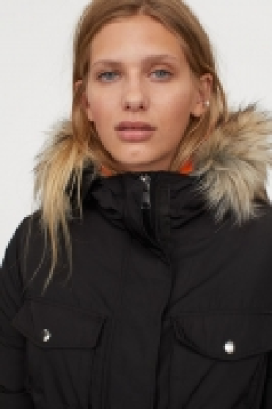 Wattierter Parka mit Kapuze 24.99 €