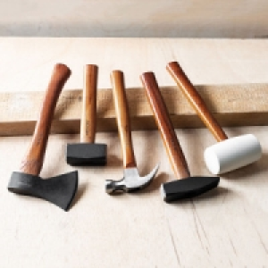 Hämmer mit Hickory-Holzstiel 6.99 €
