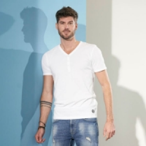 Herren-T-Shirt mit Henley-Kragen 3.99 €