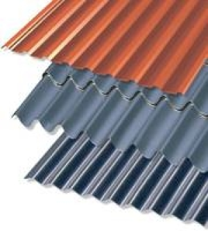 Stahlprofil mit Polyesterbeschichtung (25 &micro;m) f&uuml;r Dach und Wand