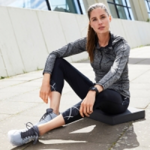 Damen-Sportleggings mit silbernen Akzenten 9.09 €
